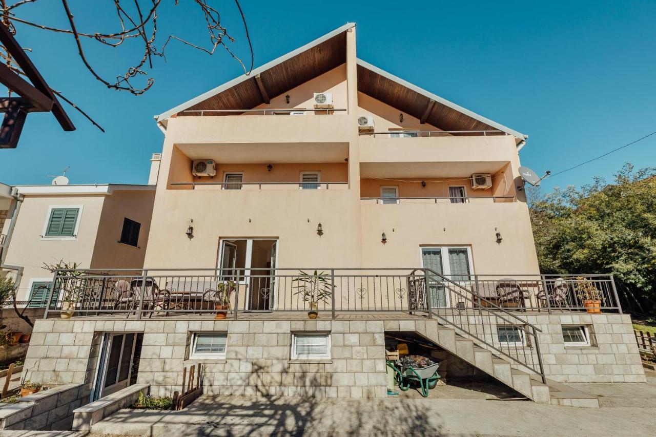 Apartmani Mara Kumbor Exterior photo